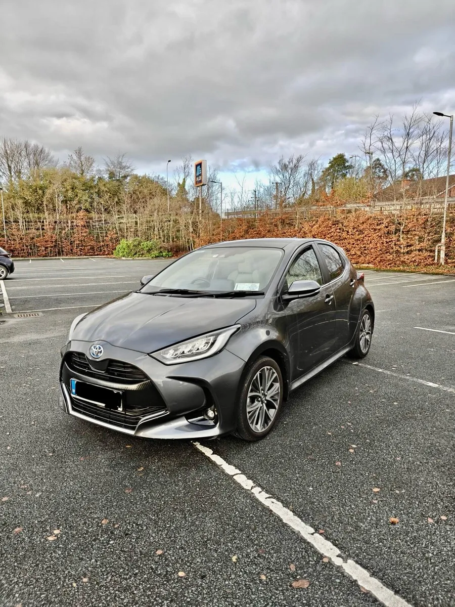 2022 Toyota Yaris Platinum Edition - Image 3