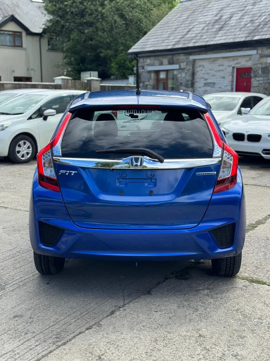 Honda Fit 1.5 Hybrid Auto 36000kms 2015 - Image 4