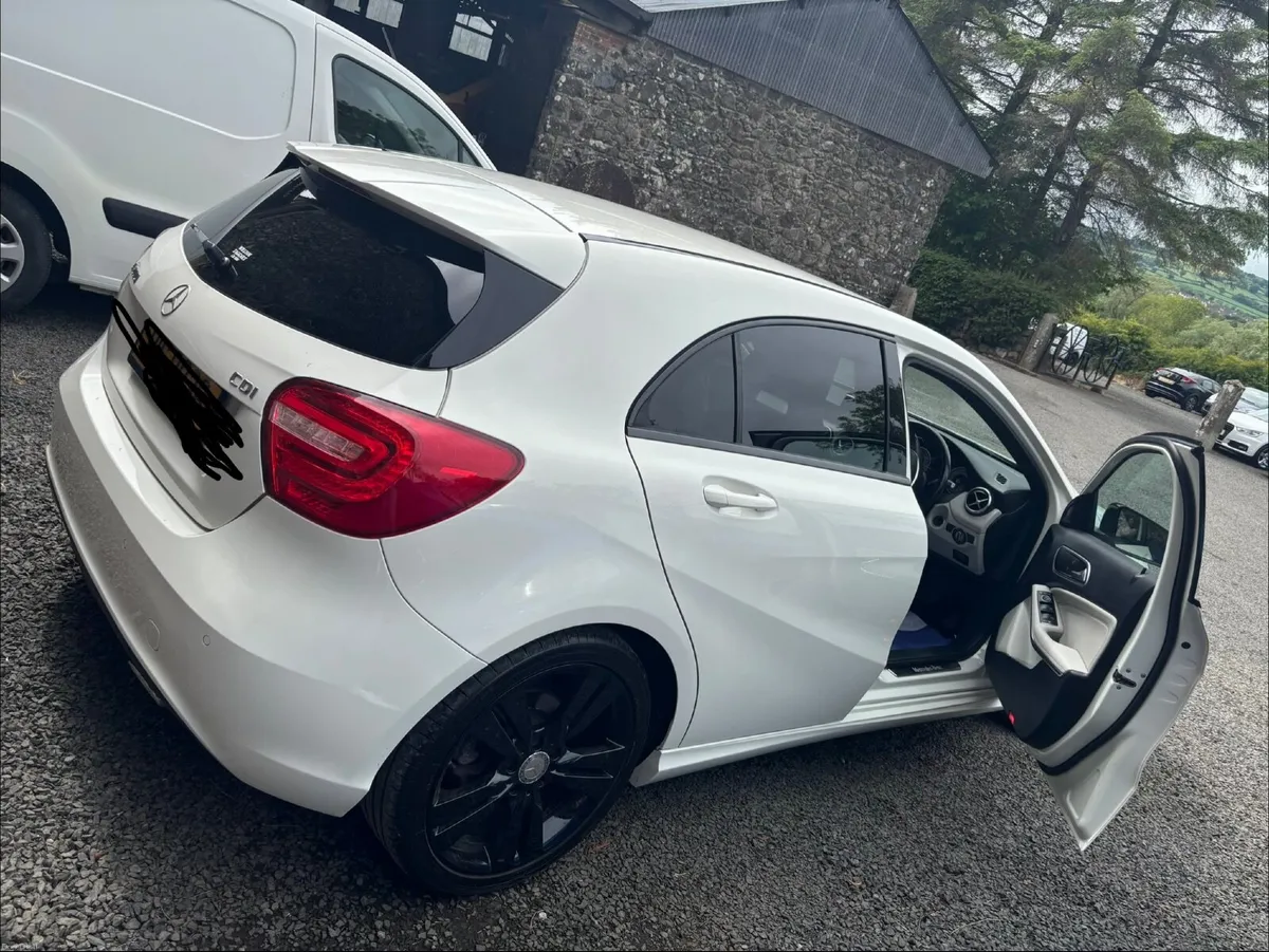 Mercedes-Benz A-Class 2015 - Image 4