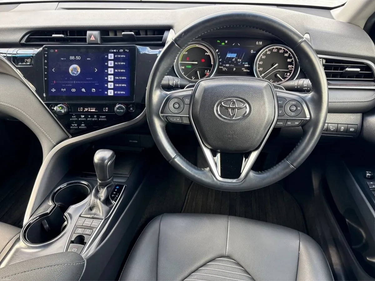 Toyota Camry 2019 2.5 Toyota CAMRY HYBRID Silver - Image 3