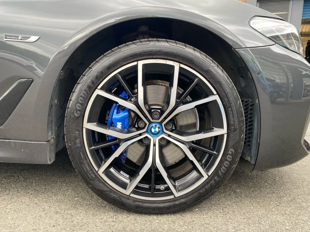 BMW 5-Series 530e M Sport - Image 5