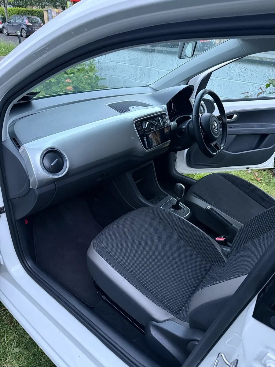 Volkswagen up - Image 4