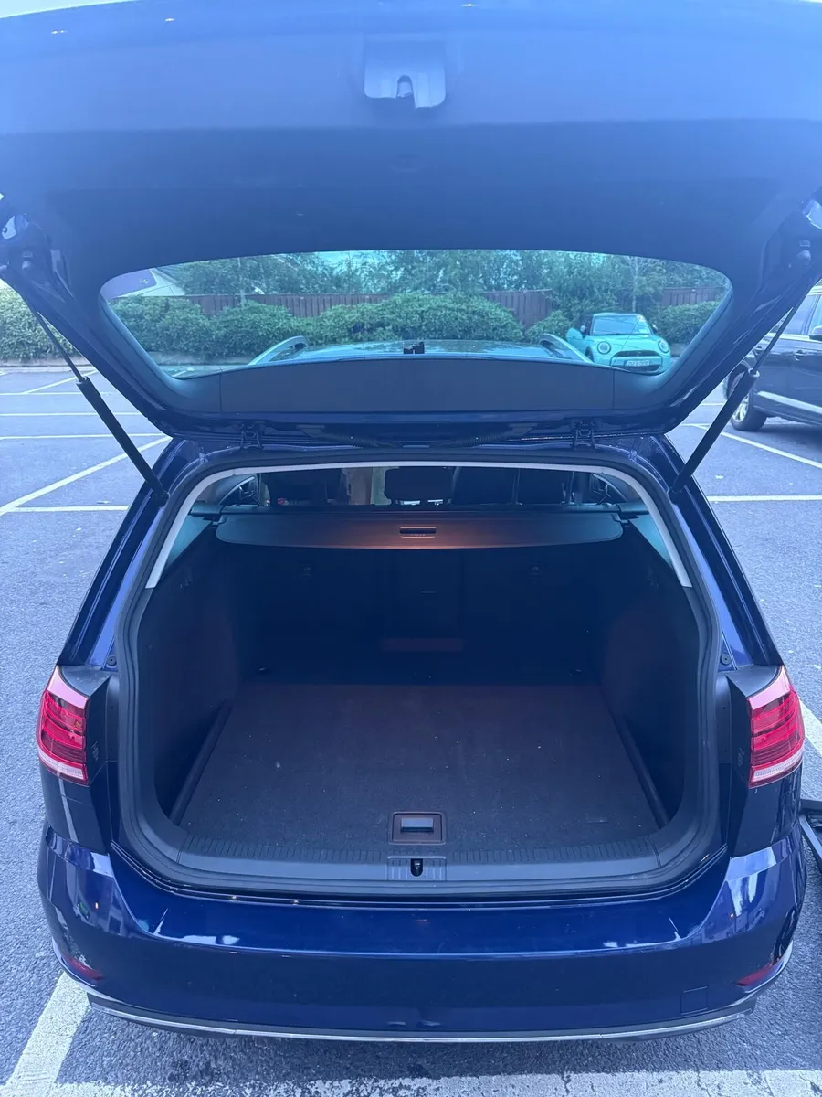 Low Mileage 2018 Volkswagen Golf Estate - Image 4