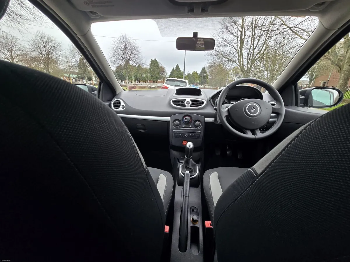 Black 2011 Renault Clio 1.2 16V Dynamique - Image 3