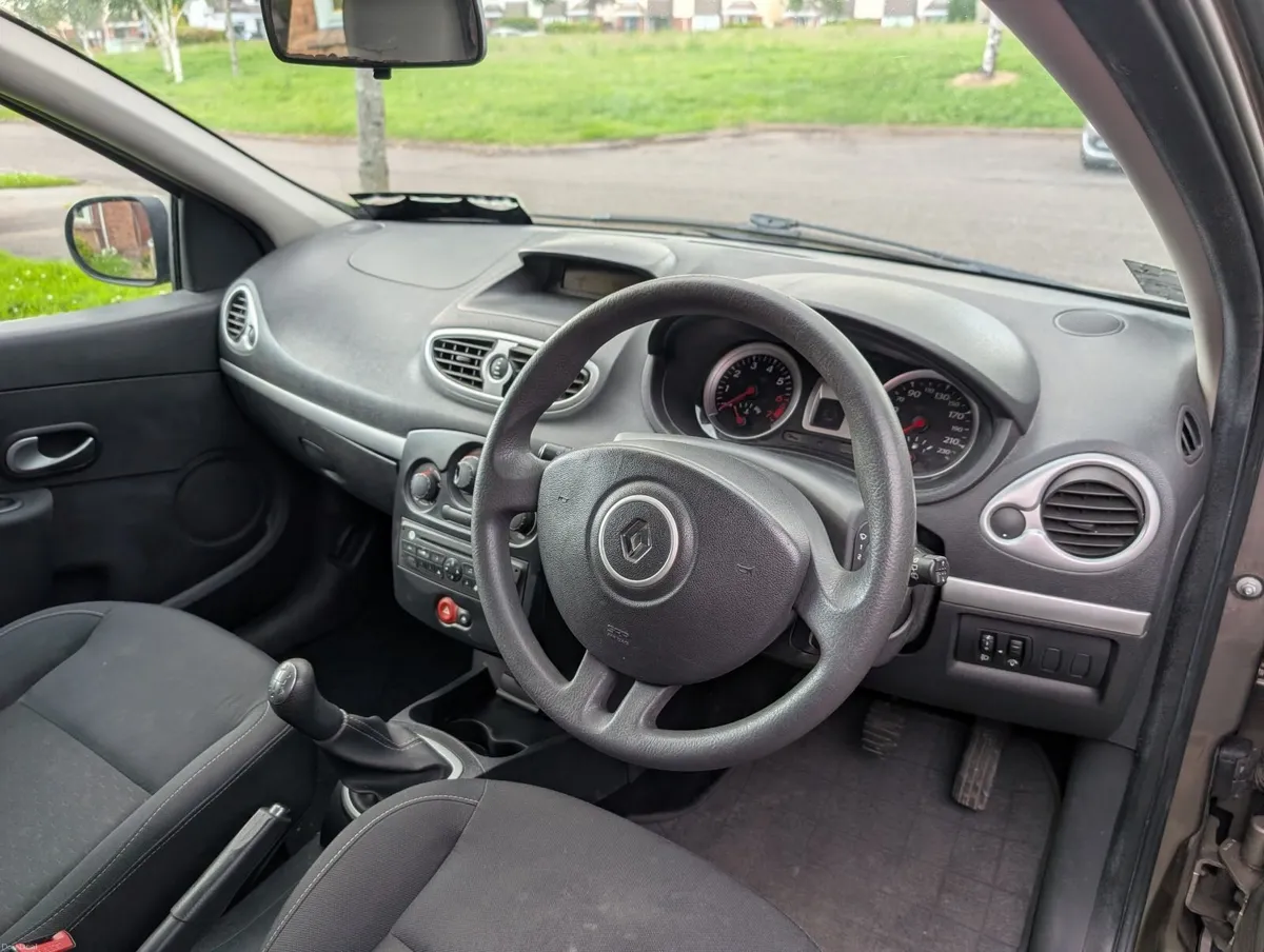 Renault Clio 2010 - Image 4