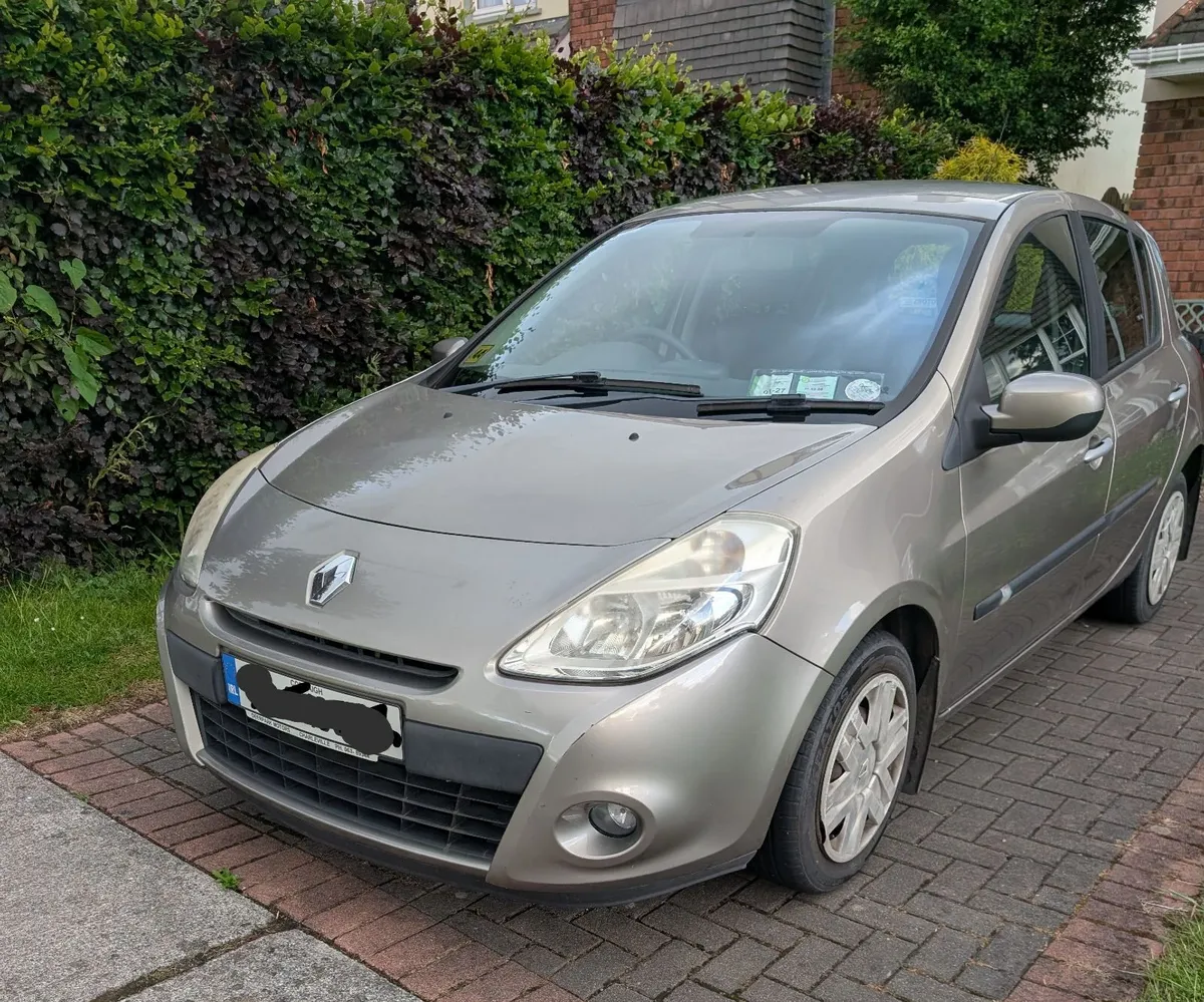 Renault Clio 2010 - Image 1