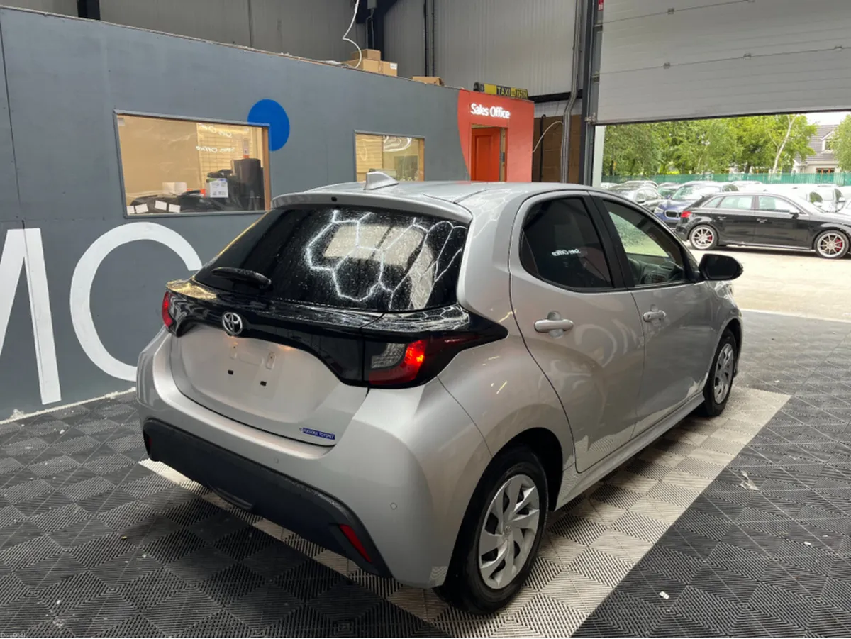 Toyota Yaris 2021 TOYOTA YARIS X 1.0 AUTOMATIC / R - Image 2