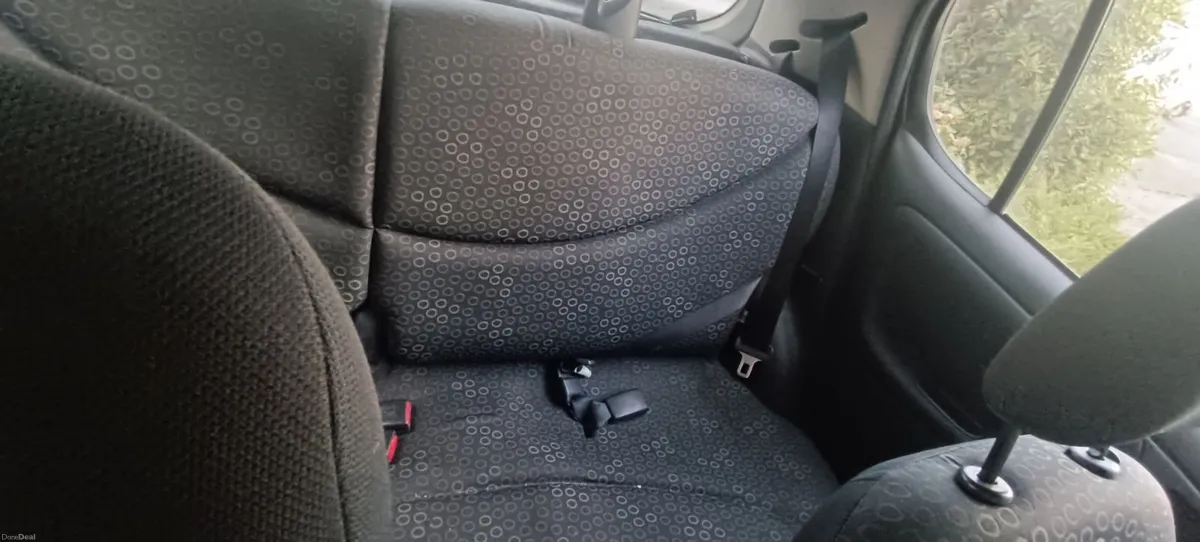 Toyota Yaris 2003 - Image 2