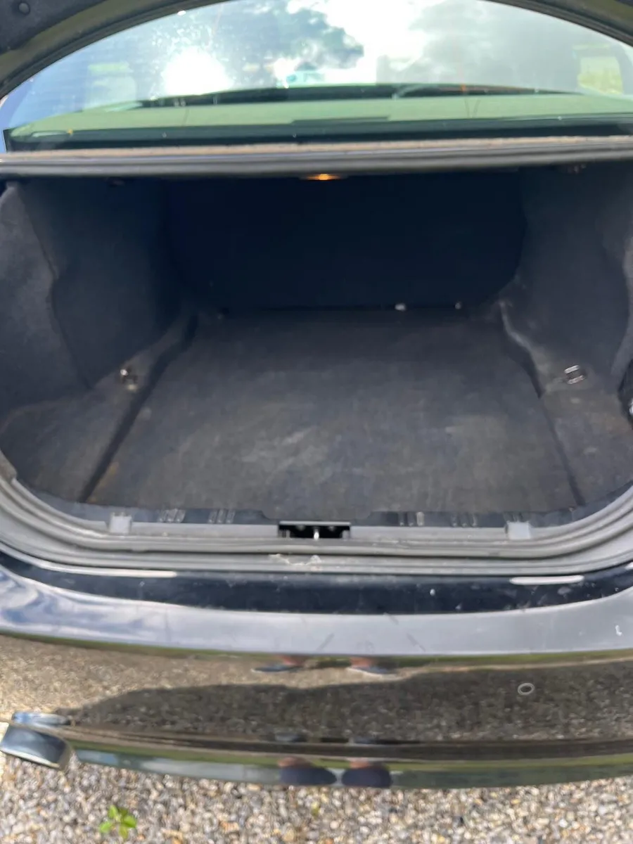 BMW 5-Series 2008 - Image 2