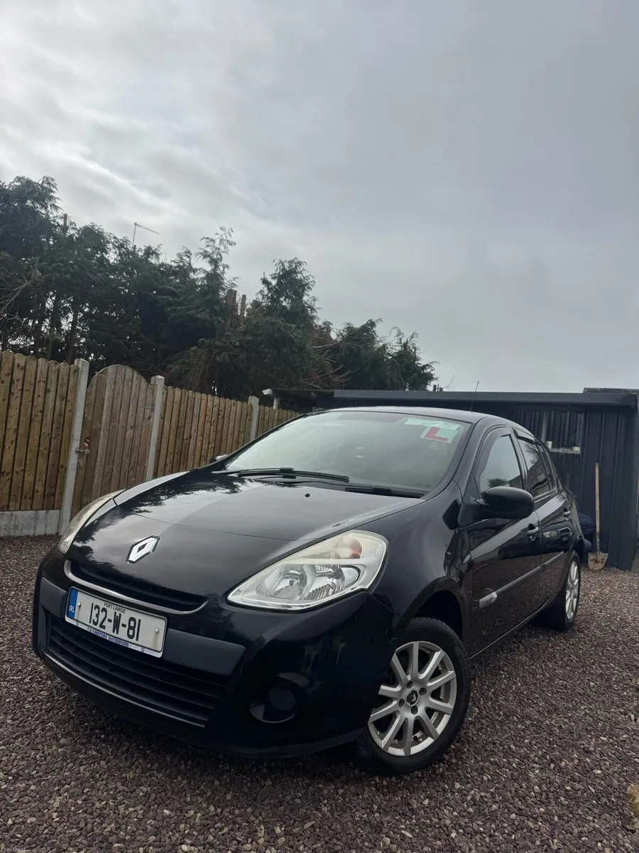 132 Renault Clio - Image 1