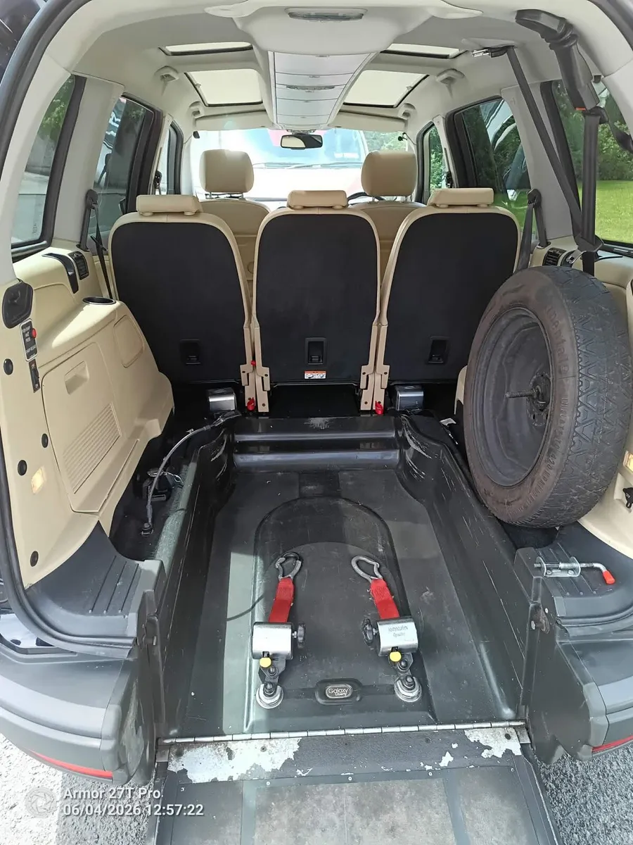 131 Ford Galaxy Titanium X Automatic - Image 4