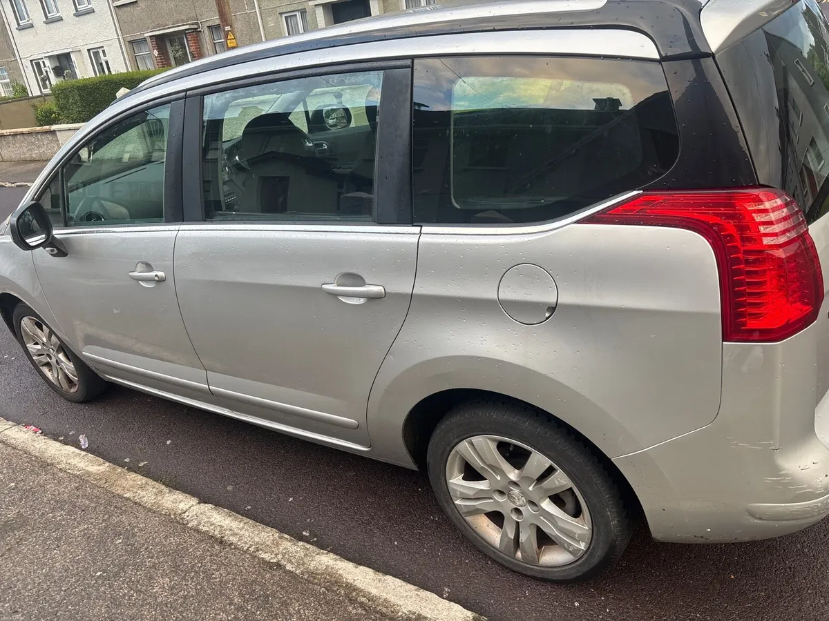 Peugeot 5008 - Image 1