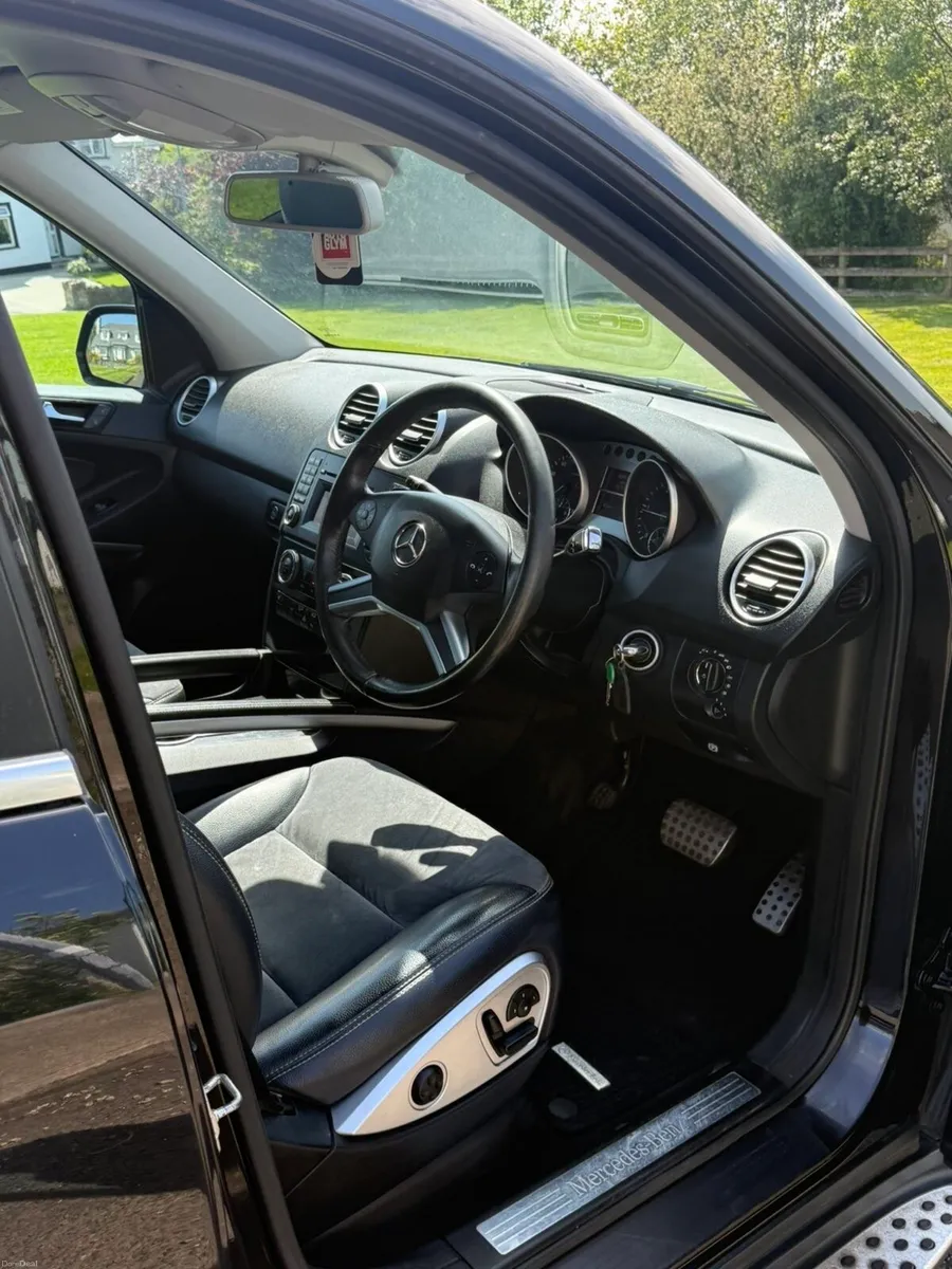 2009 Mercedes ML320 - Image 5