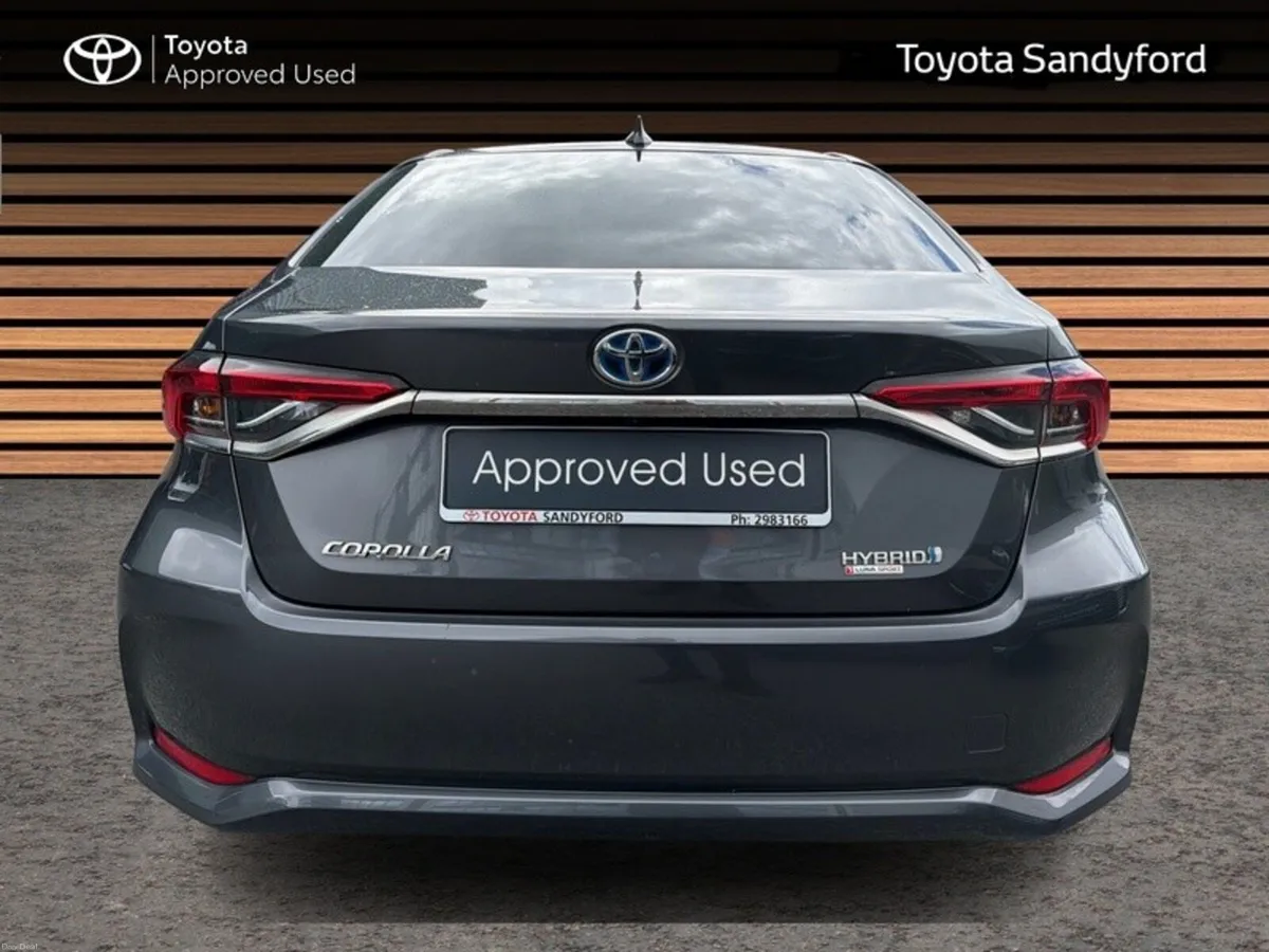 Toyota Corolla LUNA SPORT SALOON // HEATED SEATS / - Image 4