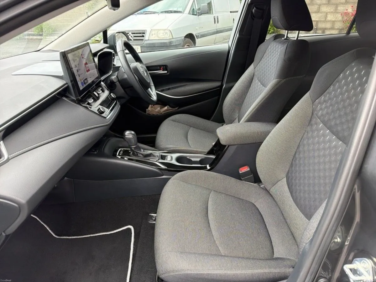 Toyota Corolla LUNA SPORT SALOON // HEATED SEATS / - Image 6