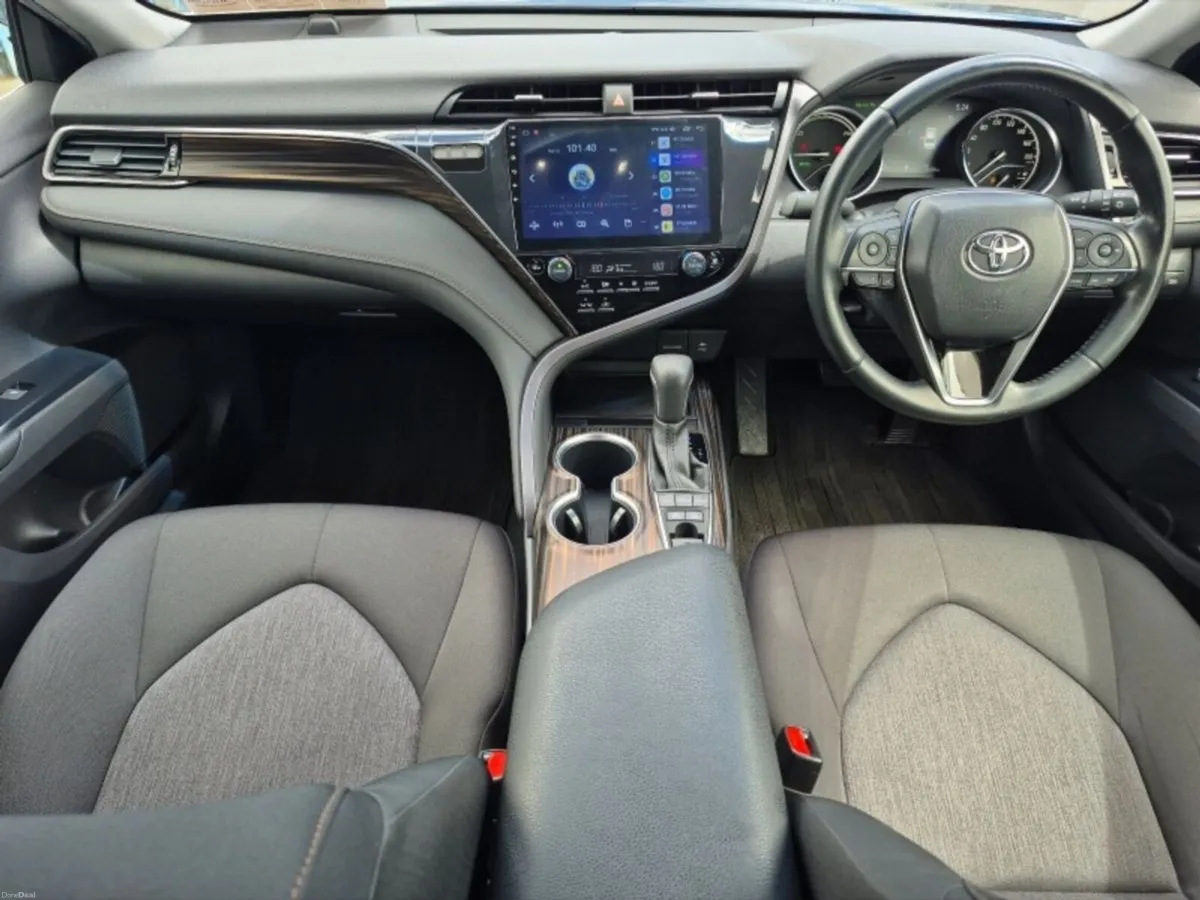 Toyota Camry ** HYBRID ** AUTO ** HUGE SPEC ** TRI - Image 2