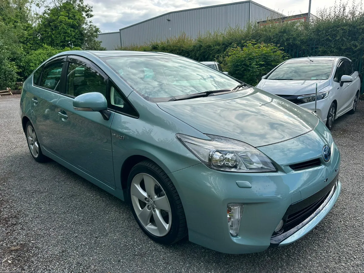 Toyota Prius G-Model low milage!!! - Image 1