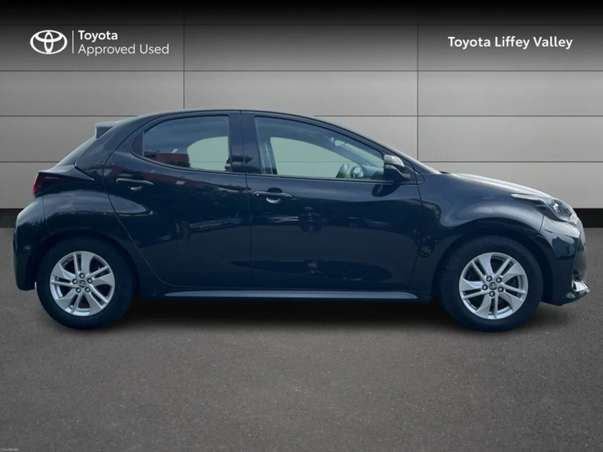 Toyota Yaris YARIS HYBRID LUNA - Image 3