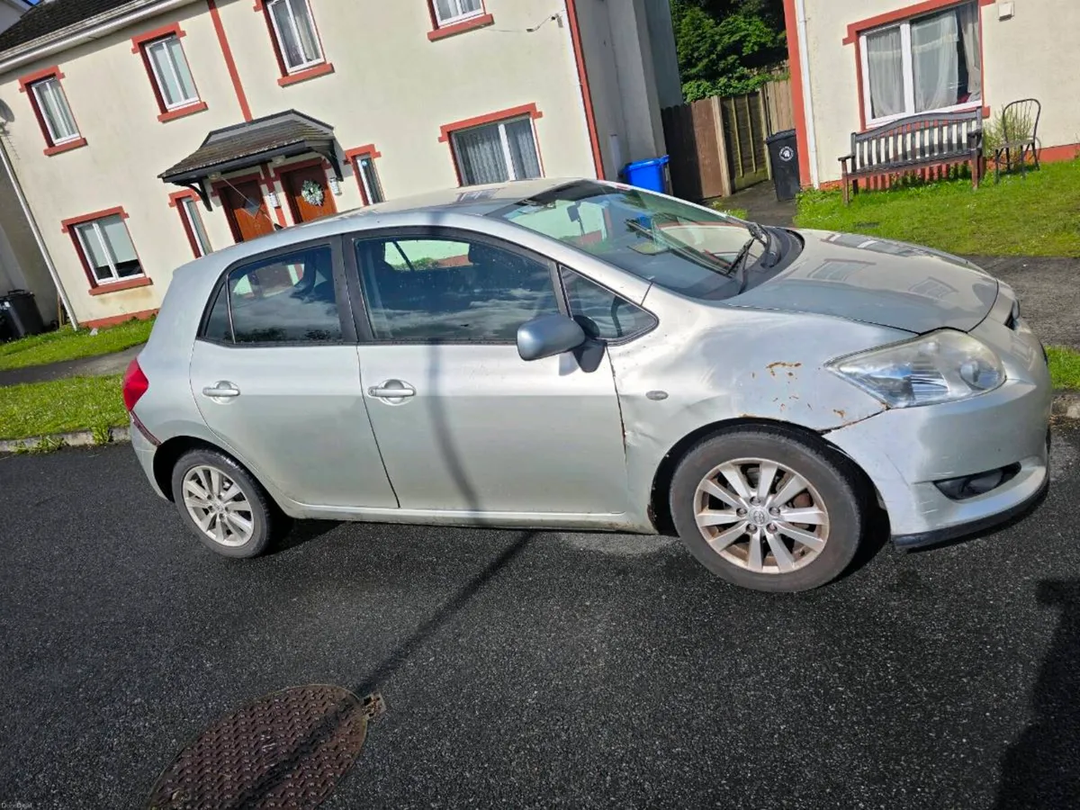 10 toyota auris nctd and taxd - Image 1
