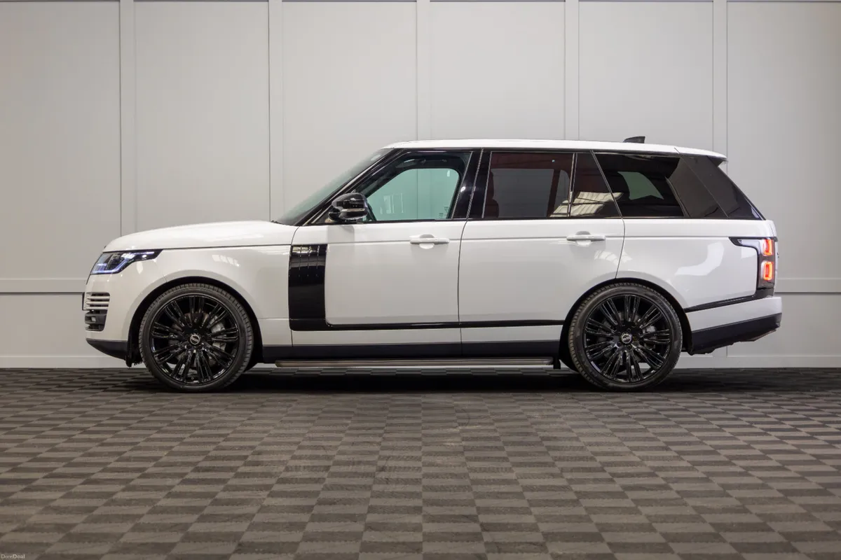 182 Range Rover Vogue P400e - Image 3