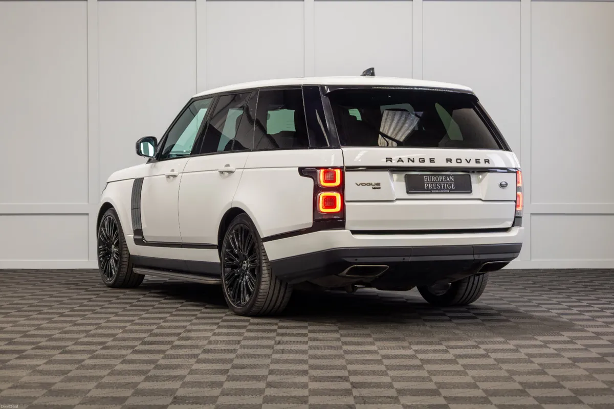182 Range Rover Vogue P400e - Image 4