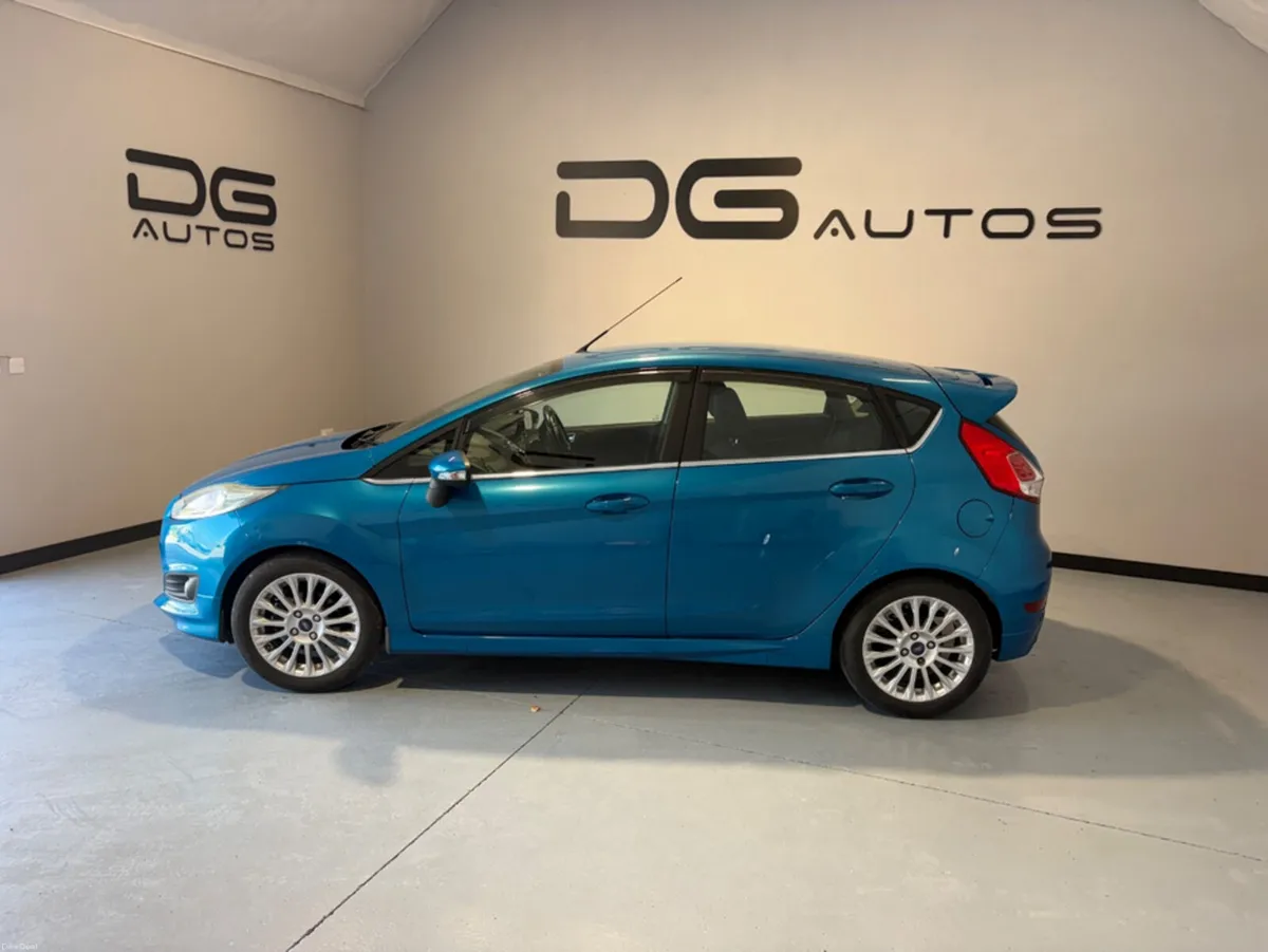 Ford Fiesta 1.0L Auto - Lovely Colour- mint condit - Image 1