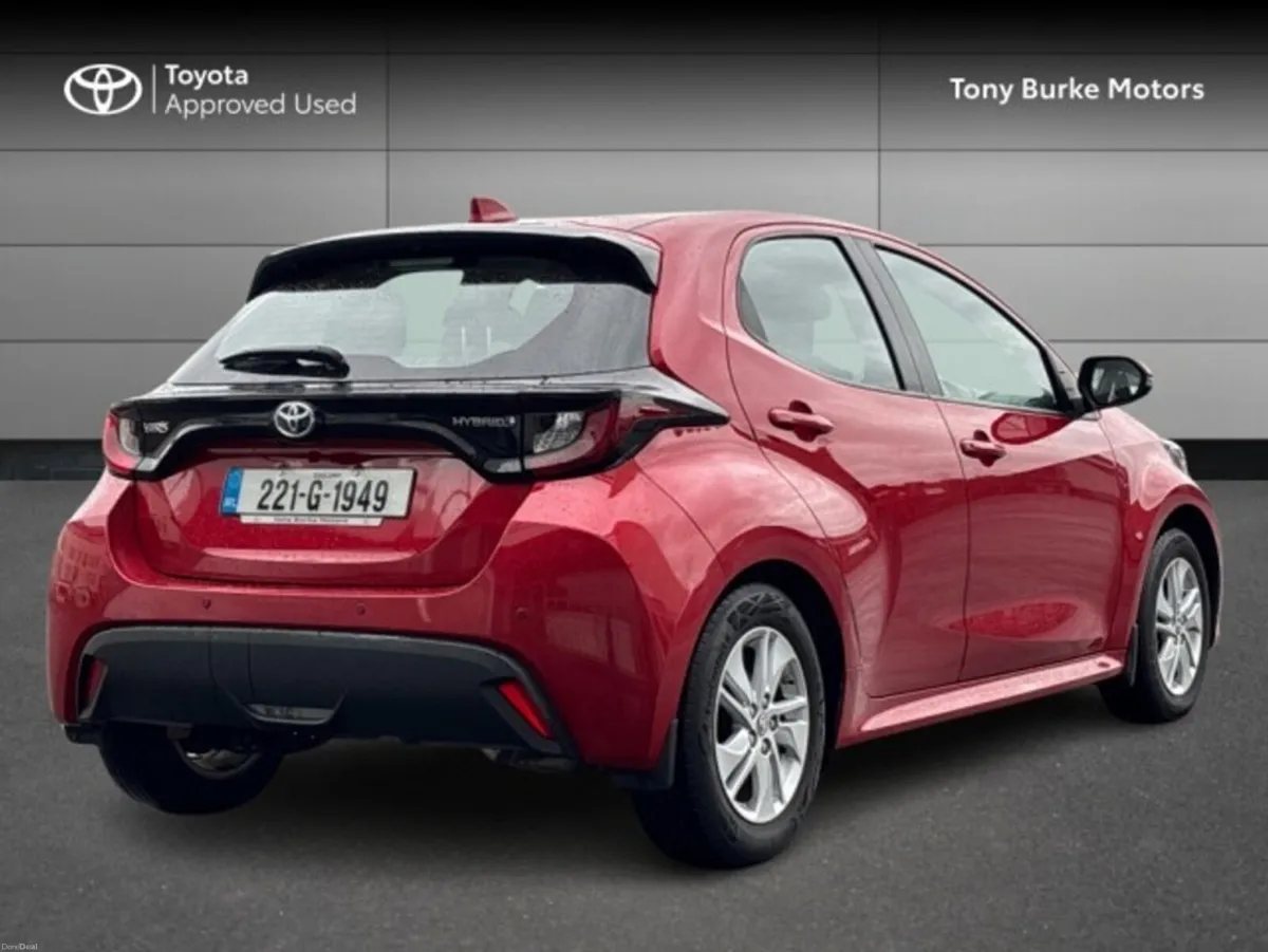 Toyota Yaris Hybrid - New Generation - Luna Editio - Image 2