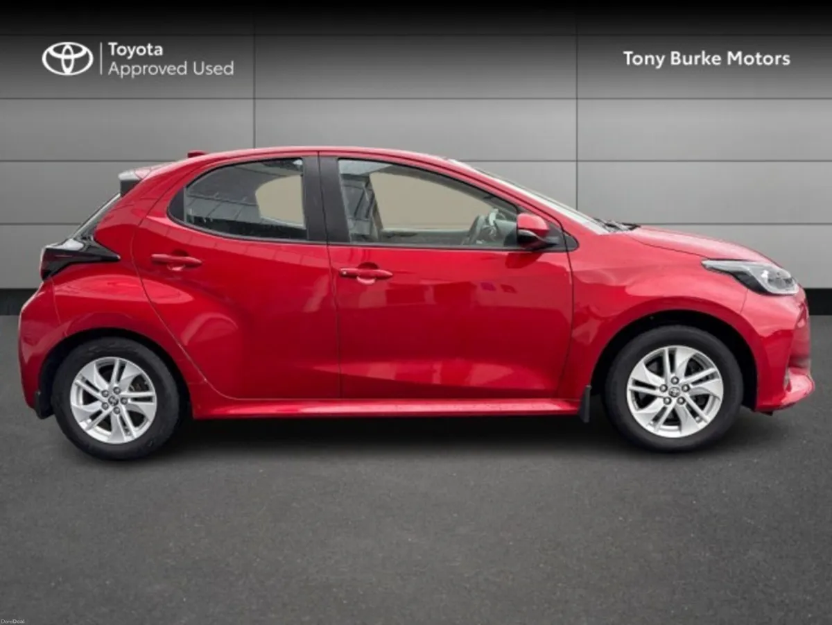 Toyota Yaris Hybrid - New Generation - Luna Editio - Image 3