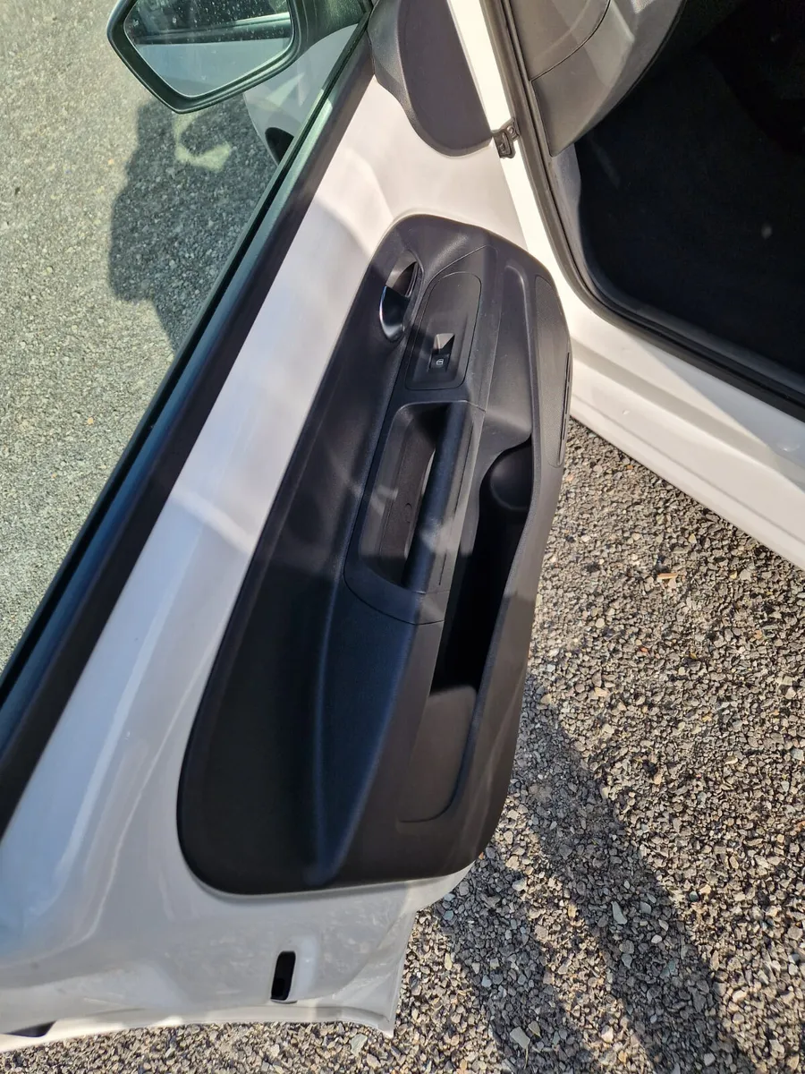 Volkswagen up! 2013 - Image 1
