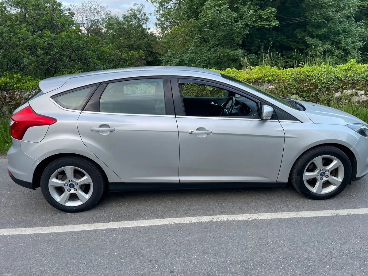 Ford Focus Zetec Navigator 1.6L 2014 - Image 5