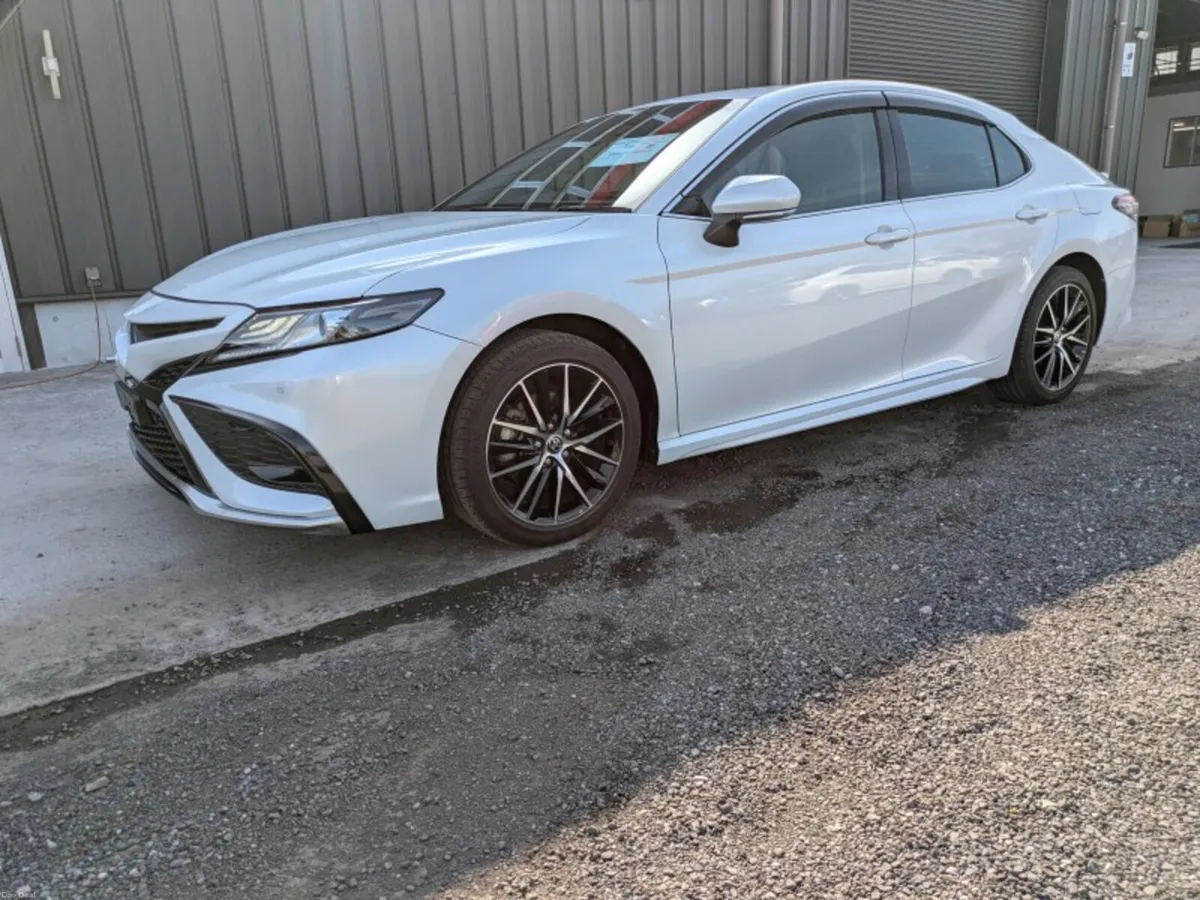 2023 Toyota Camry hybird automatic 1 owner - Image 2