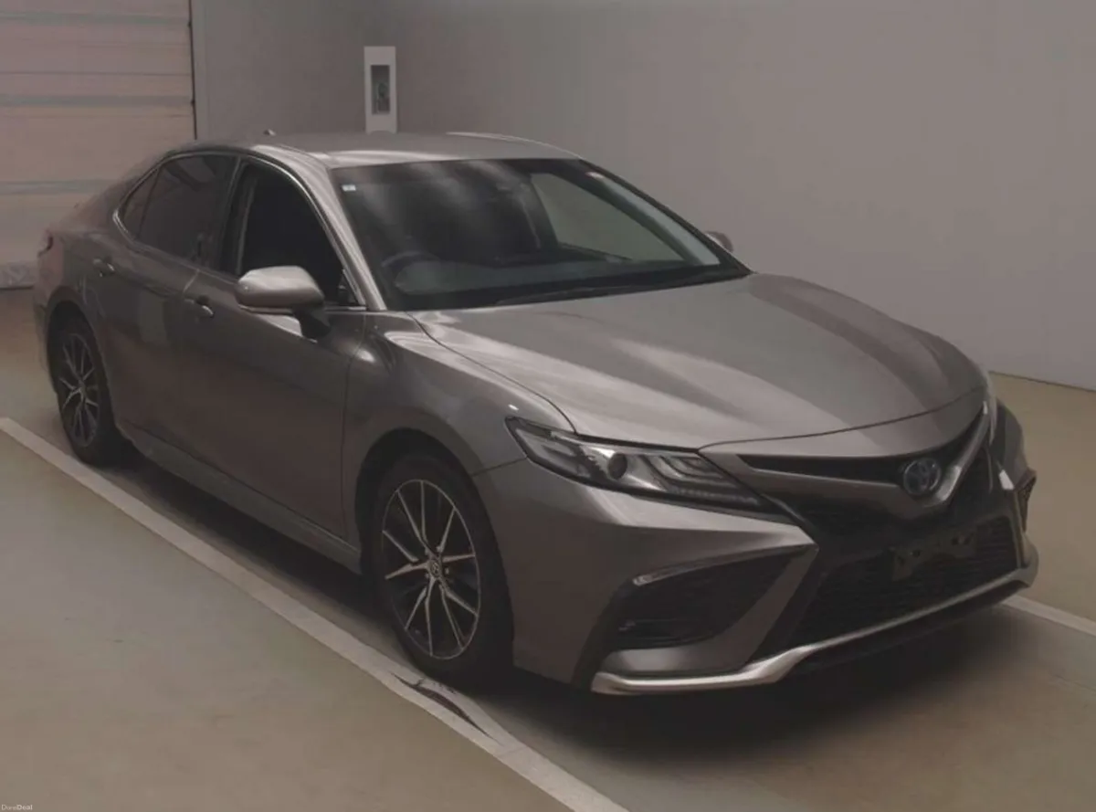 2021 Toyota Camry hybird automatic 1 owner - Image 1