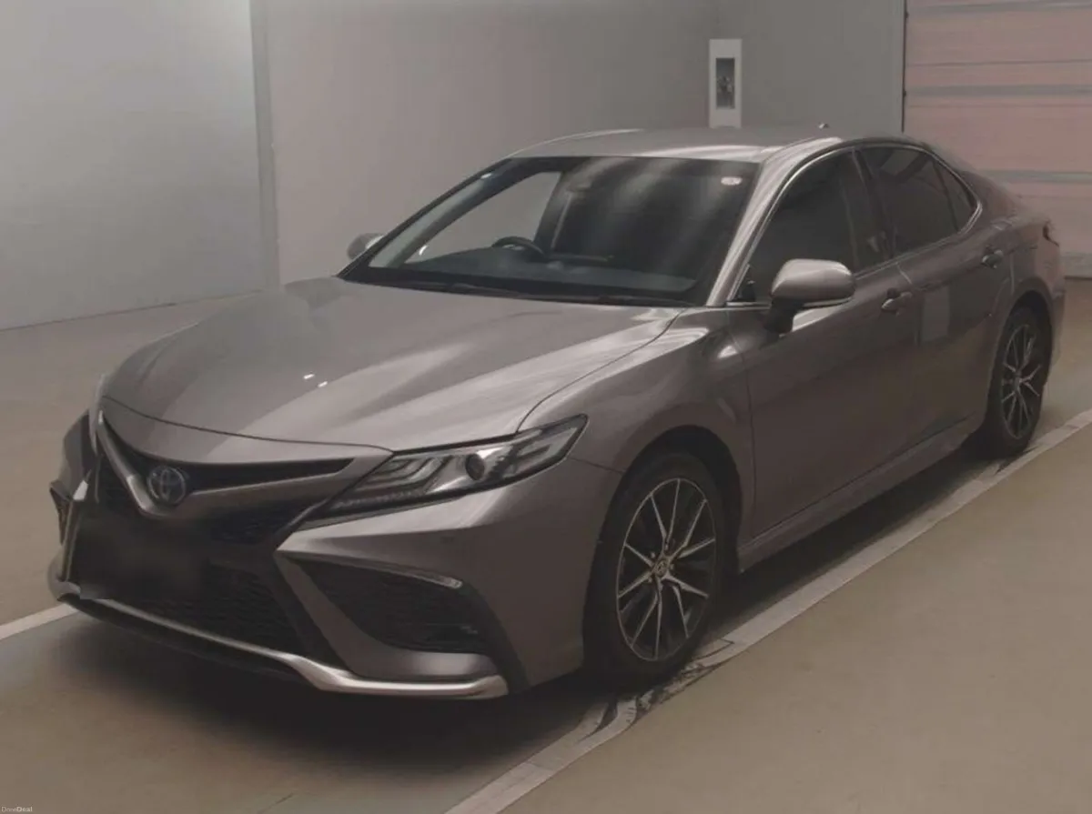 2021 Toyota Camry hybird automatic 1 owner - Image 2