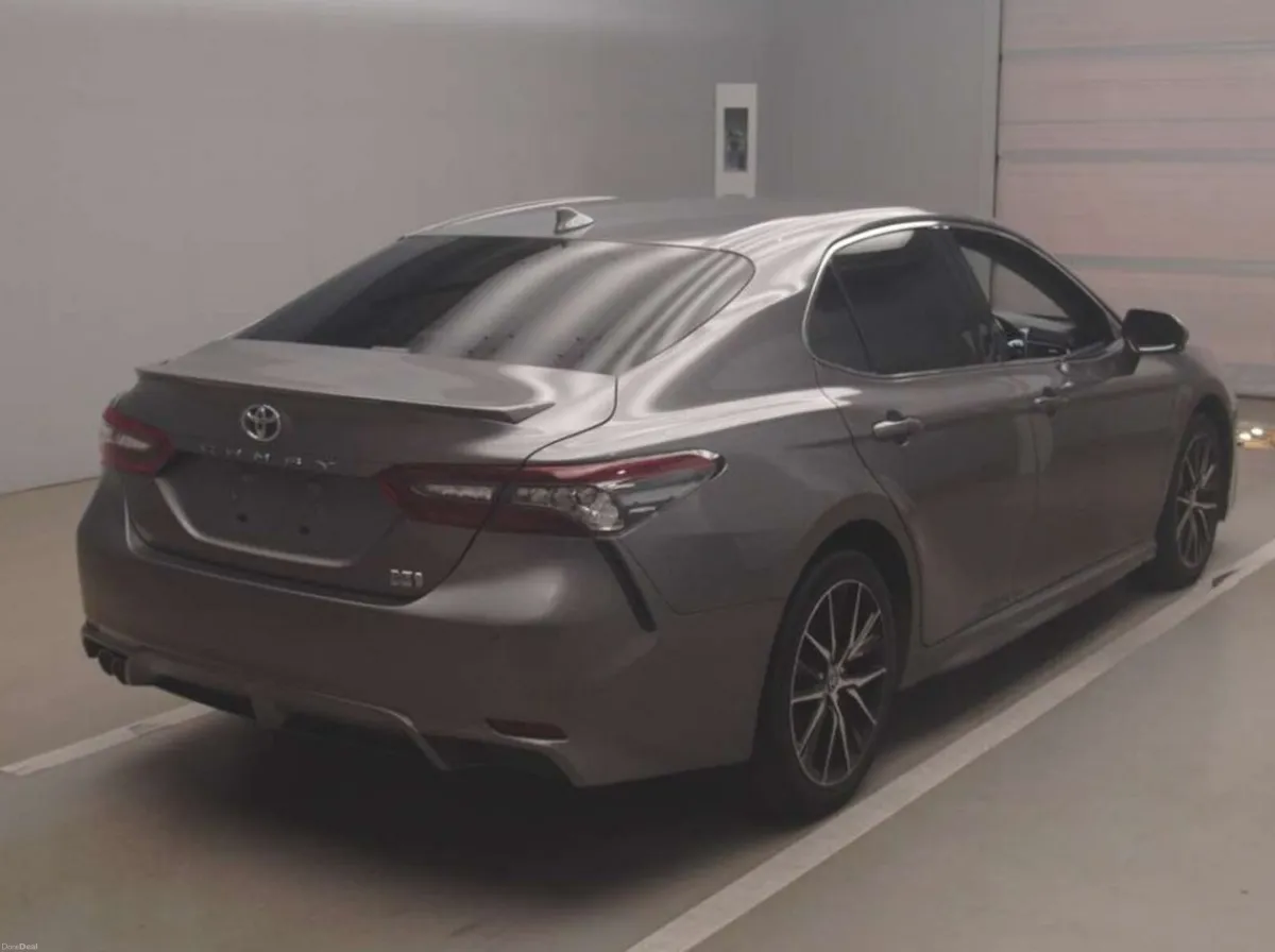 2021 Toyota Camry hybird automatic 1 owner - Image 4