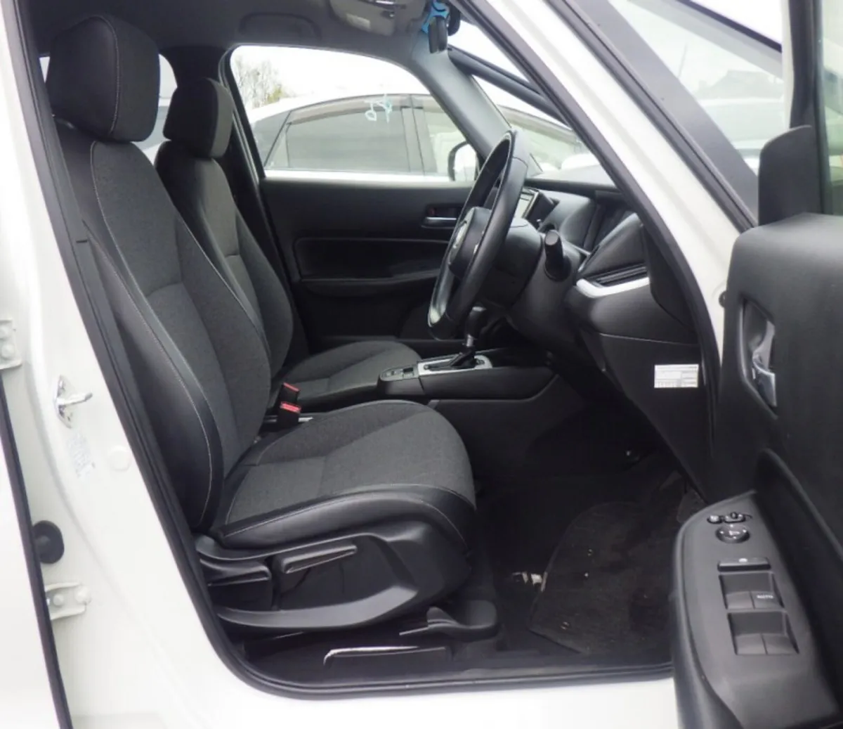 2021 HONDA FIT hybird automatic 1 owner - Image 6