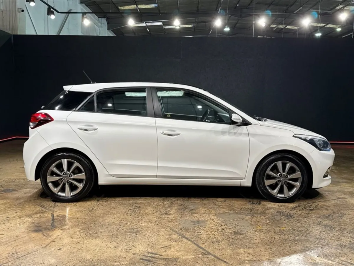 Hyundai i20 MANUAL 1.2 ACTIVE DELUXE - CRUISE CONT - Image 3