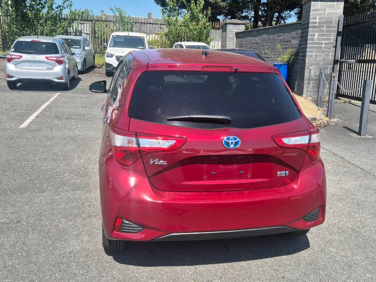 Toyota Vitz 1.5 ltr hybrid ! 11999 euro - Image 3