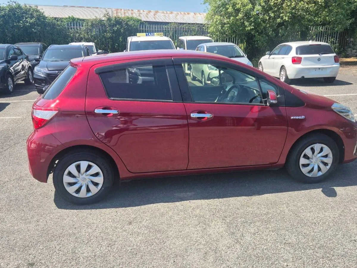 Toyota Vitz 1.5 ltr hybrid ! 11999 euro - Image 2