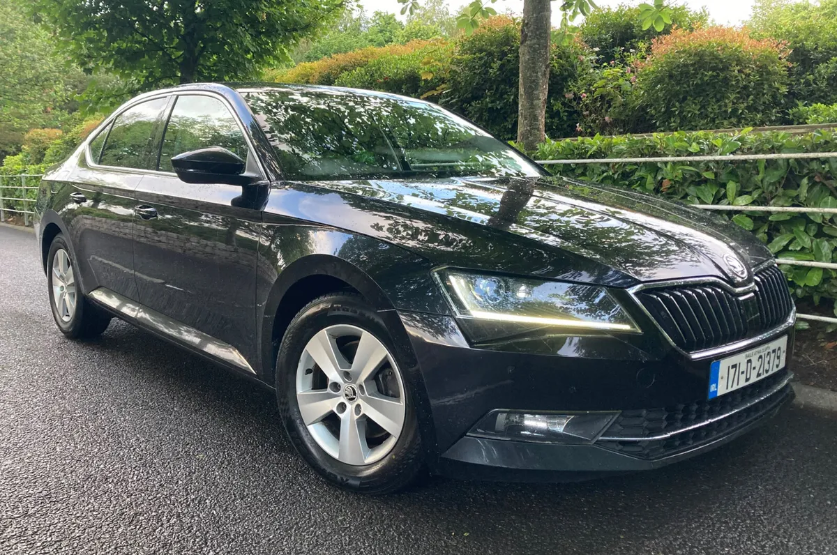 Skoda Superb 1.6TDI 120bhp Deluxe Edition Pristine - Image 4