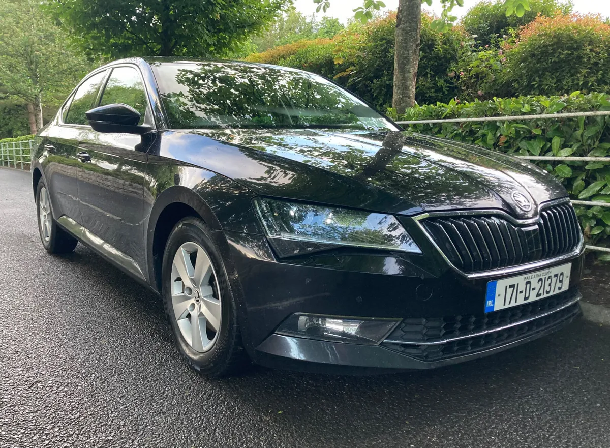 Skoda Superb 1.6TDI 120bhp Deluxe Edition Pristine - Image 2