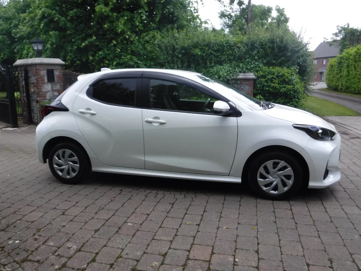 TOYOTA YARIS 1.5 AUTO HYBRID ANDROID+CARPLAY - Image 2