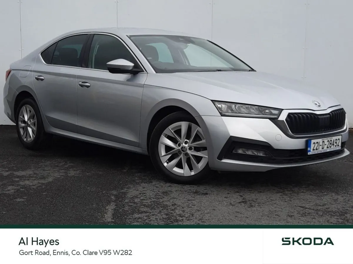 Skoda Octavia **1 OWNER--REVERSING CAMERA**AMB 2.0 - Image 1