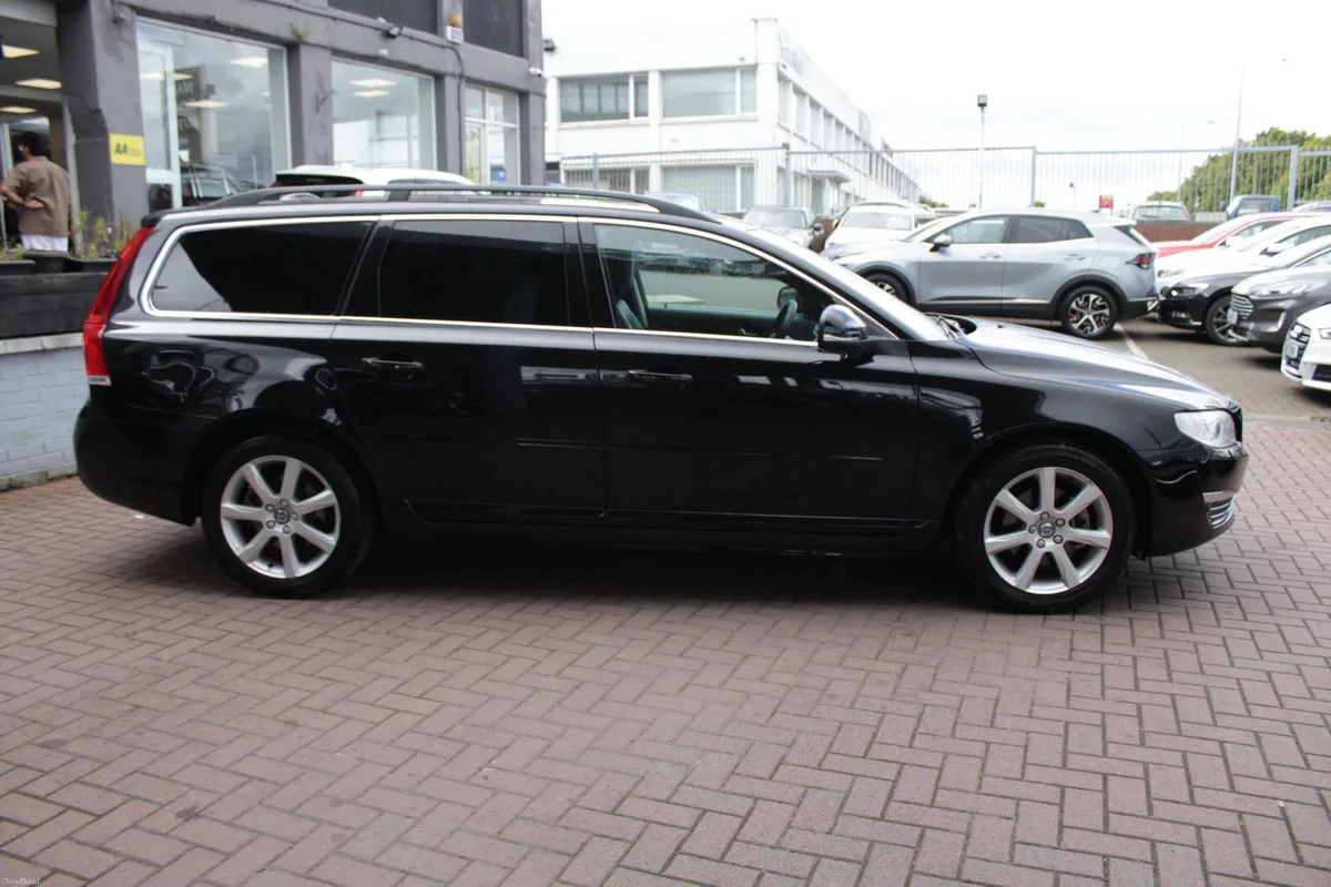 2.0T5 CLASSIC 5DR ESTATE AUTO // HARMAN KARDON SOU - Image 3