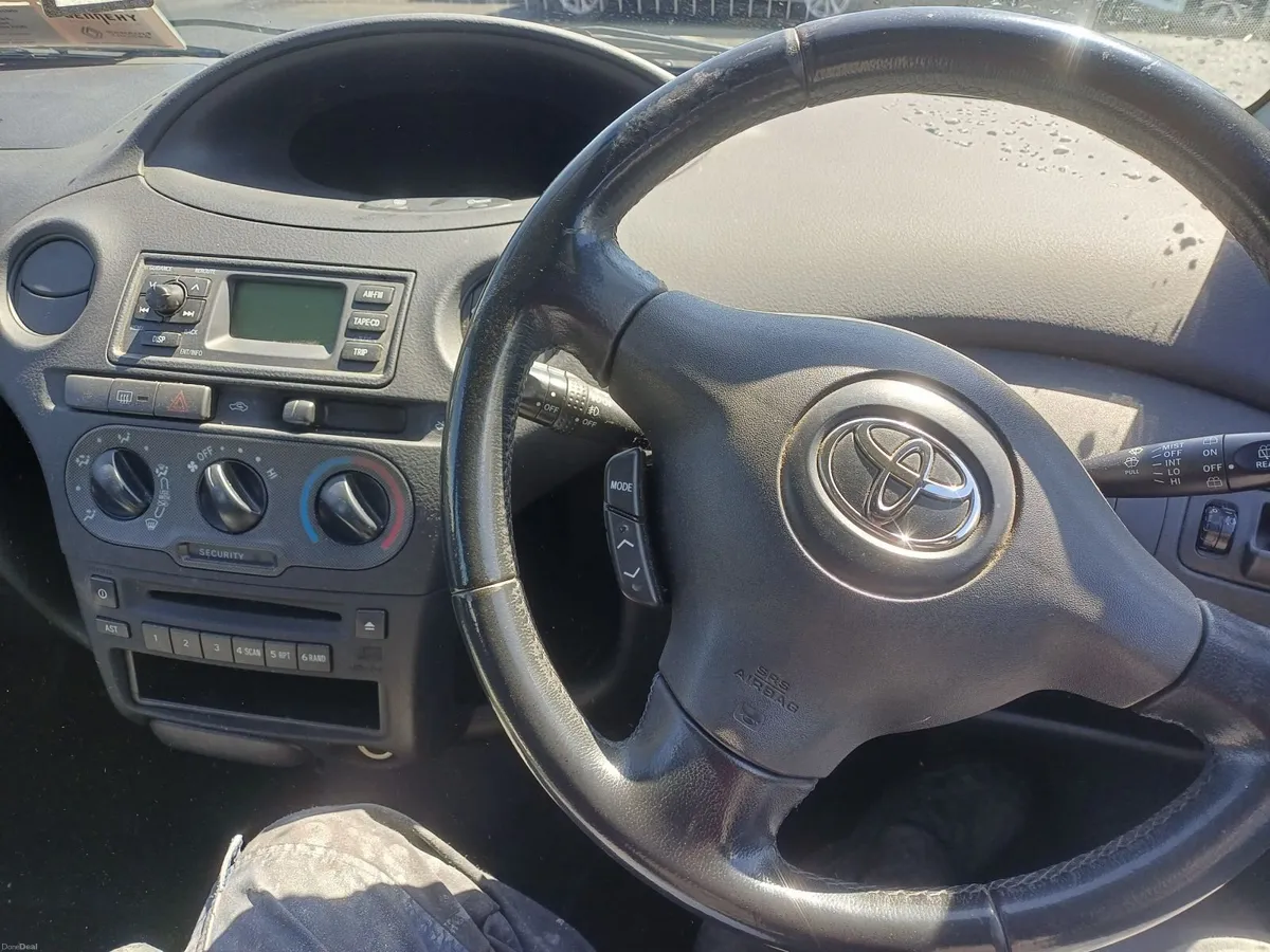 Toyota Yaris 2004 - Image 3
