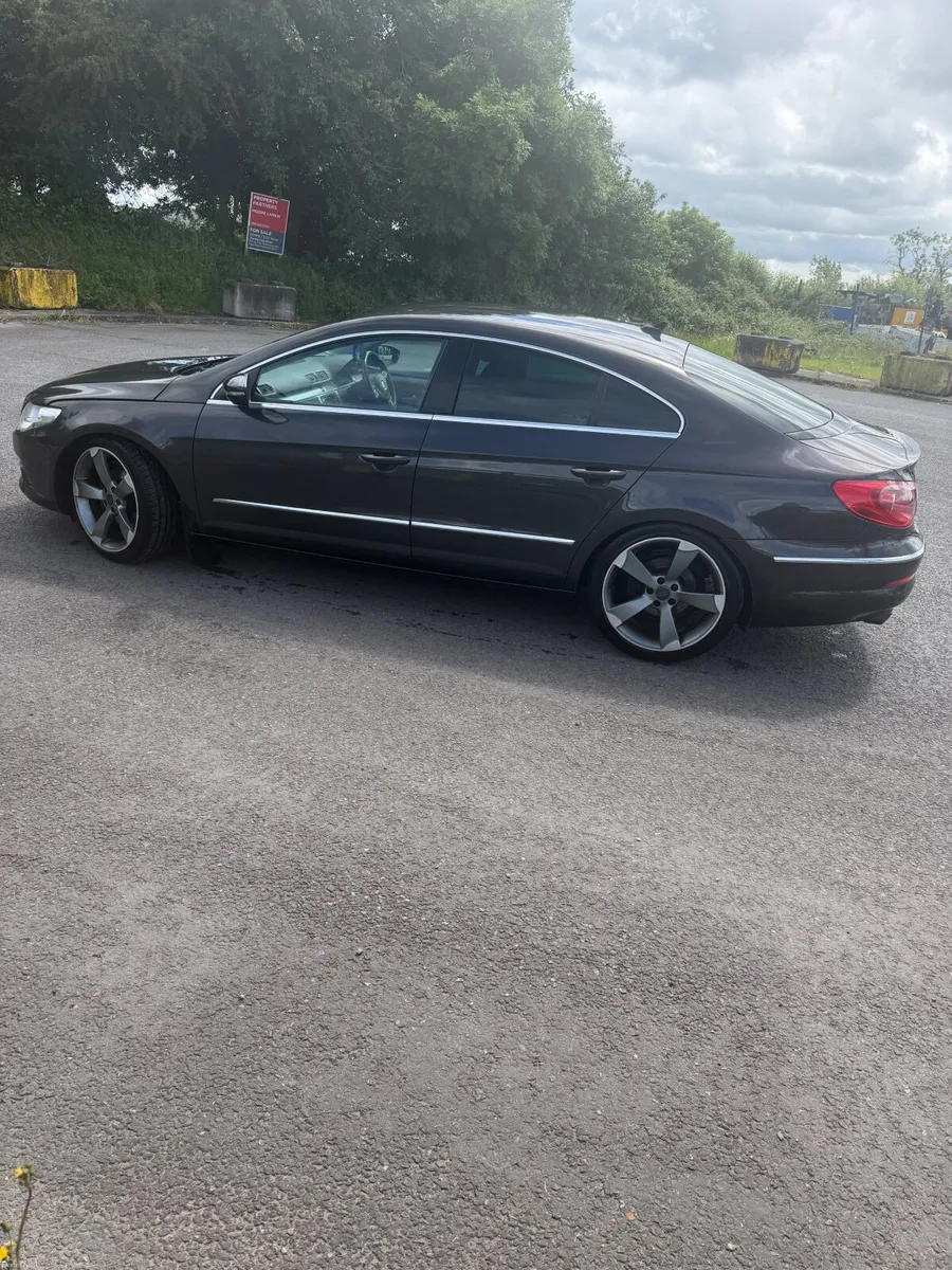 Volkswagen Passat 2011 - Image 2