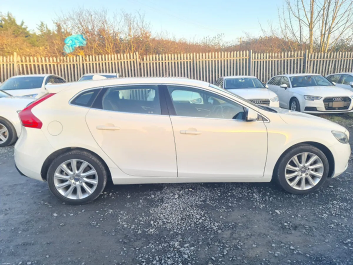 Volvo V40 1.6 Petrol T4 SE Automatic  (3687) - Image 3