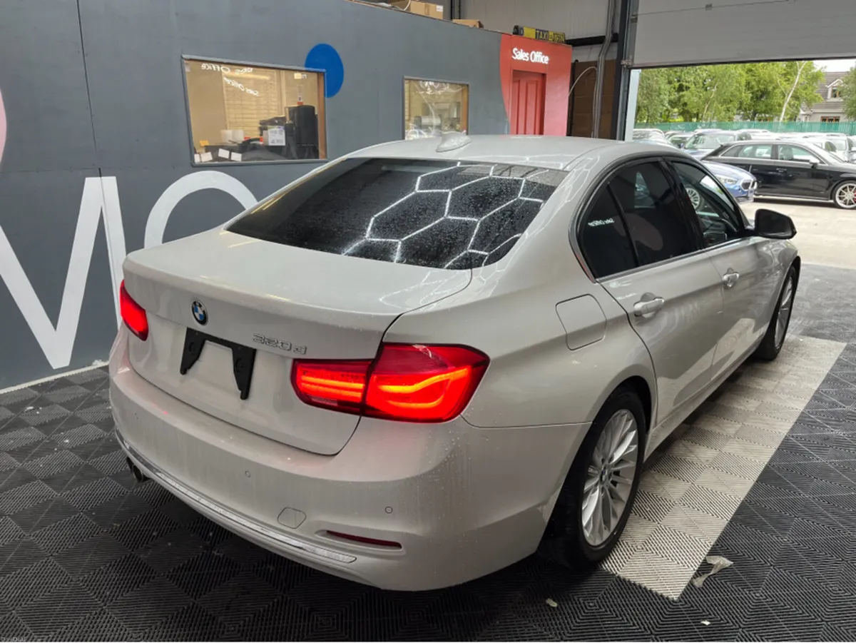 BMW 3-Series 2018 BMW 320D LUXURY 2.0 AUTOMATIC / - Image 2