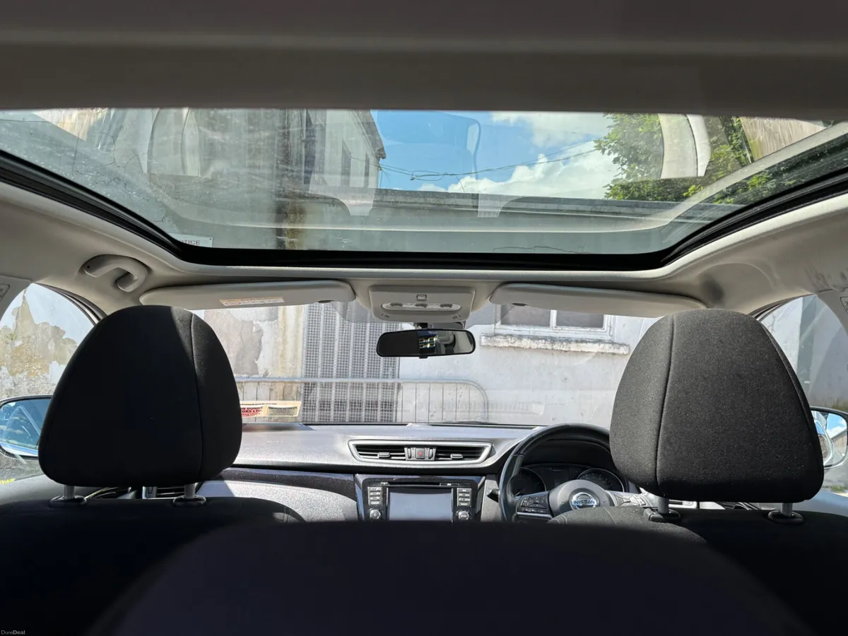 Nissan Qashqai Petrol high spec - Image 3