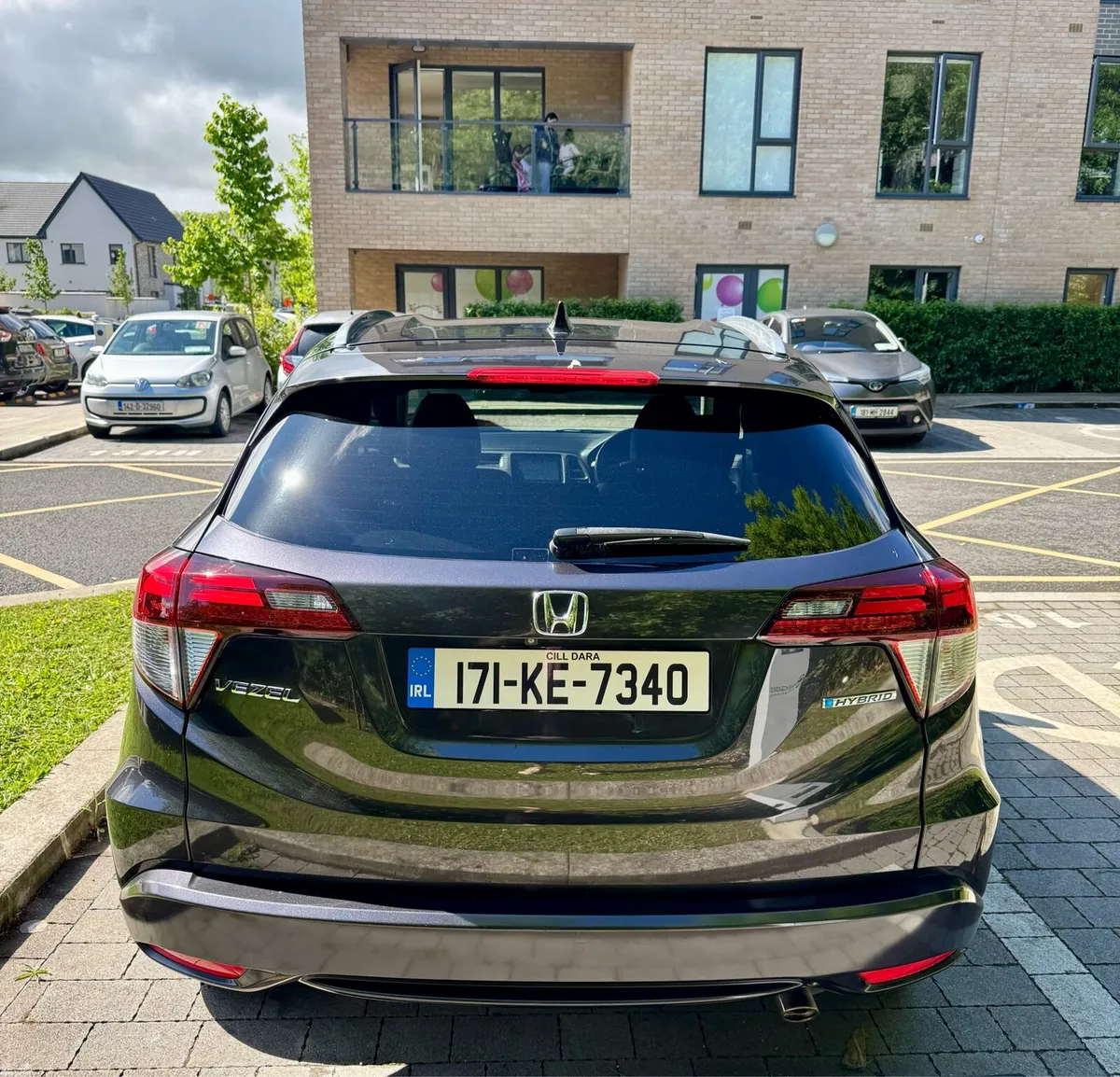 Honda Vezel 2017 Top Specs VERY LOW MILAGE - Image 4