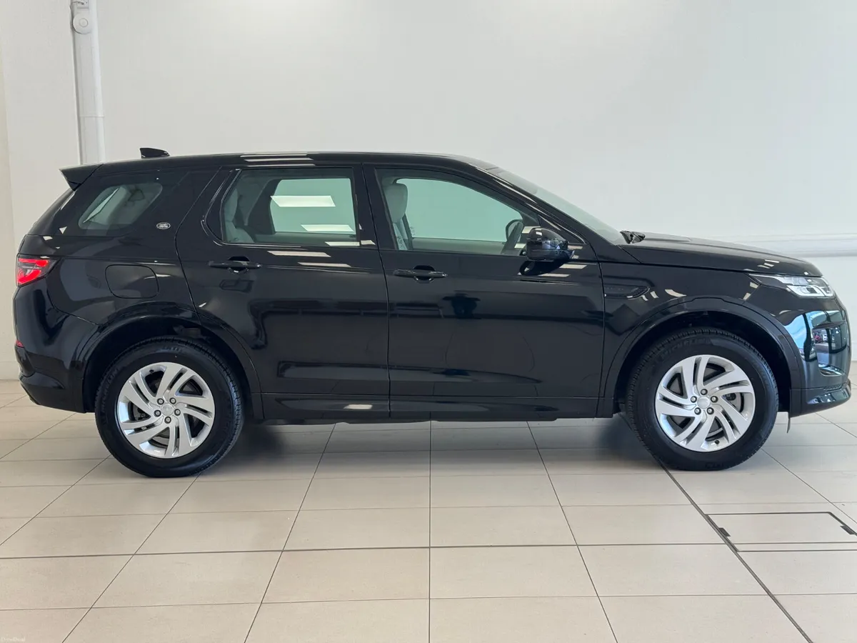 Land Rover Discovery Sport 2025 - Image 3